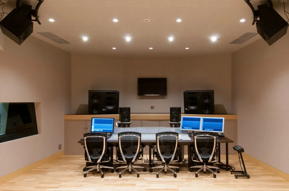 StudioBコントロールルームの全景
