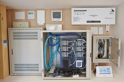 専門職でなければ見ることがない配電･制御機器