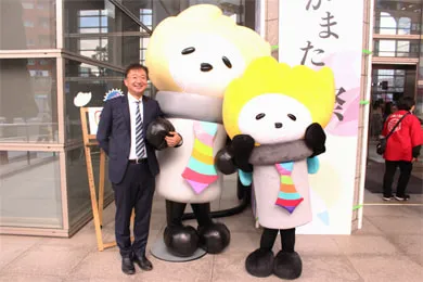 巨大かまトゥ、かまトゥ、千葉理事長のスリーショット