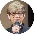 笑顔で話す山寺さん