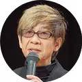 マイクを持ち話す山寺さん