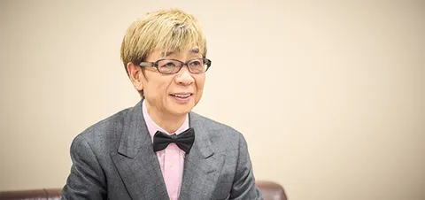 微笑みを浮かべた山寺さん