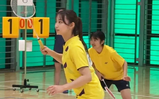 バドミントンの試合中の様子