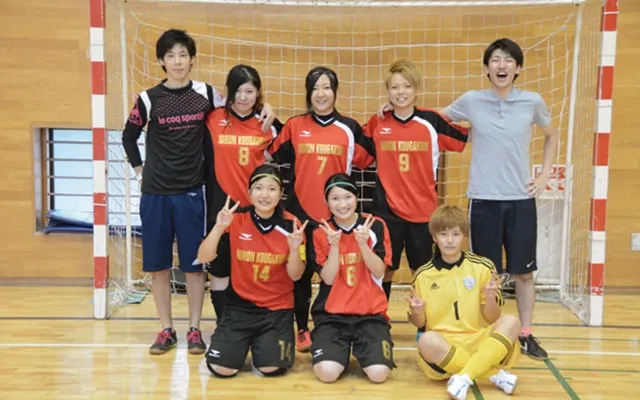 ゴール前でチームの集合写真