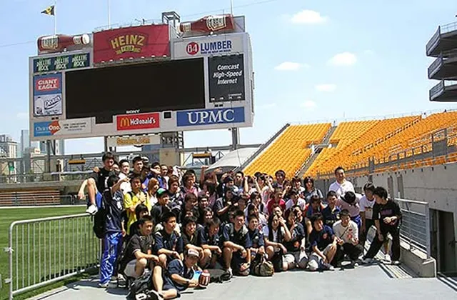 アメリカ、ペンシルバニア州アクリシュア・スタジアムにて記念撮影