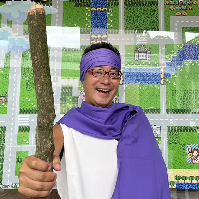 ドラゴンクエスト5の主人公のコスプレをした小山順一朗氏のポートレート