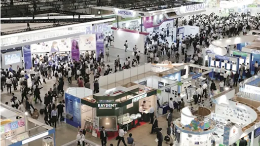 校外研修が行われている様子