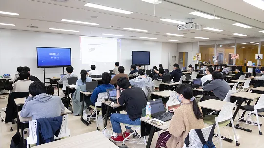 RPA実習が行われている様子