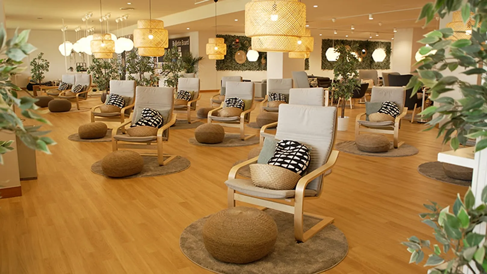 リゾートホテルのリラクゼーションサロンのような穏やかな空間