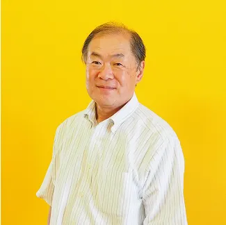 正面を向いて話す小林 康雄先生