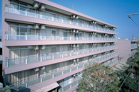 普遍的で安心できるデザインの学生寮