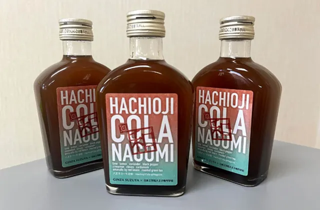 学生提案のプレゼンテーションを行ったチームが紹介されている風景