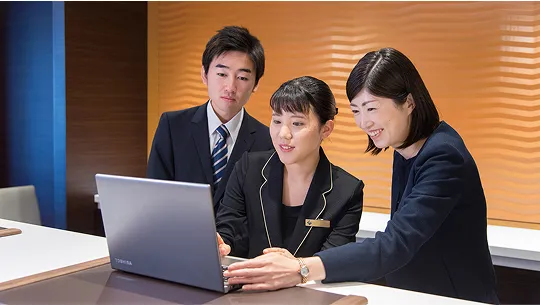 学生がIT・AIリテラシーを学ぶ様子