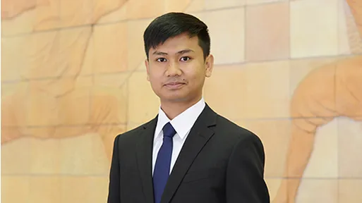 正面を向いて話すホン パンニャーさん