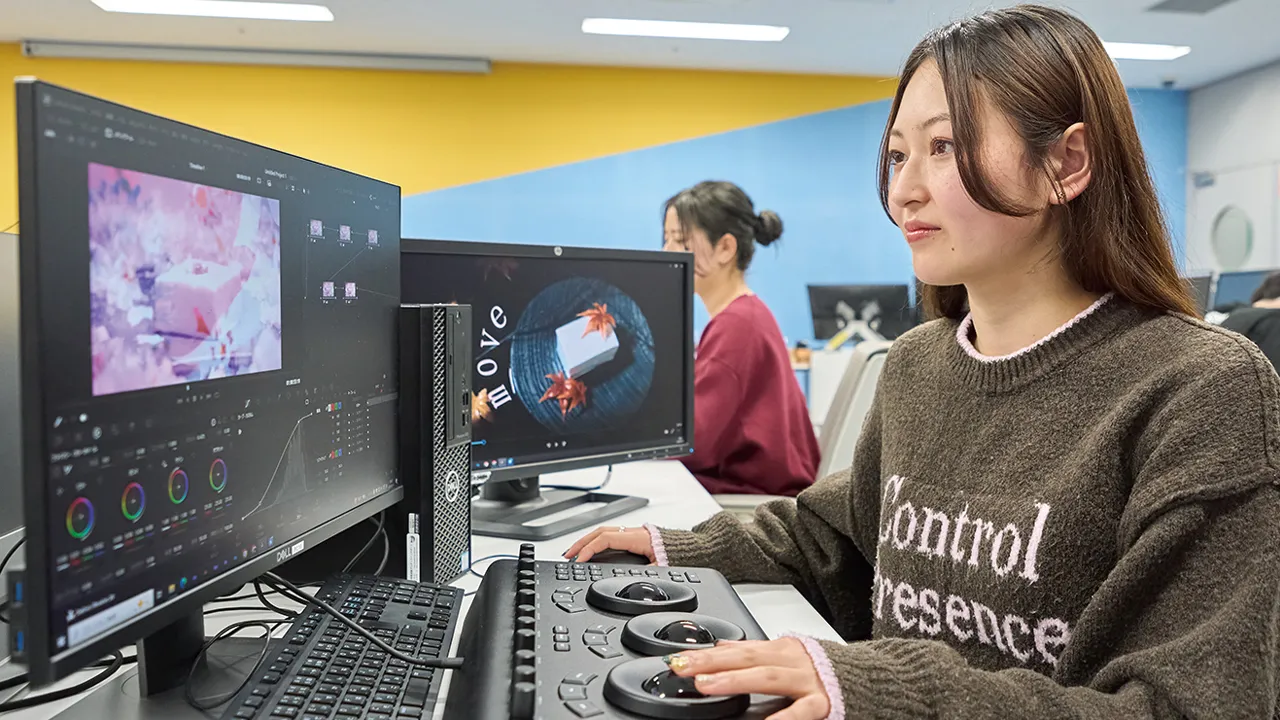 映像編集ソフトDaVinci Resolveを使った実習風景