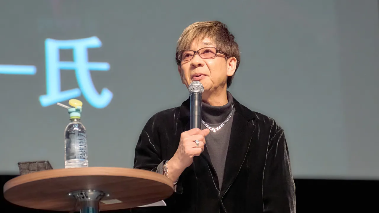 壇上語る山寺さん