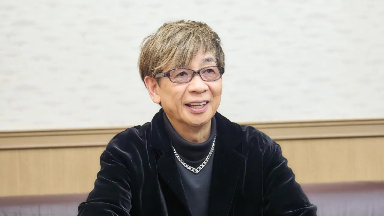 エンタメ業界をめざす若者へのメッセージを送る山寺さん