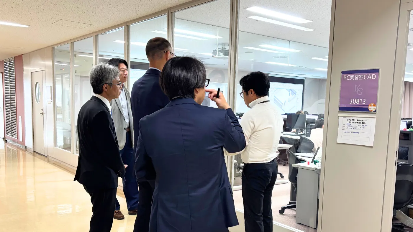 授業風景視察の様子