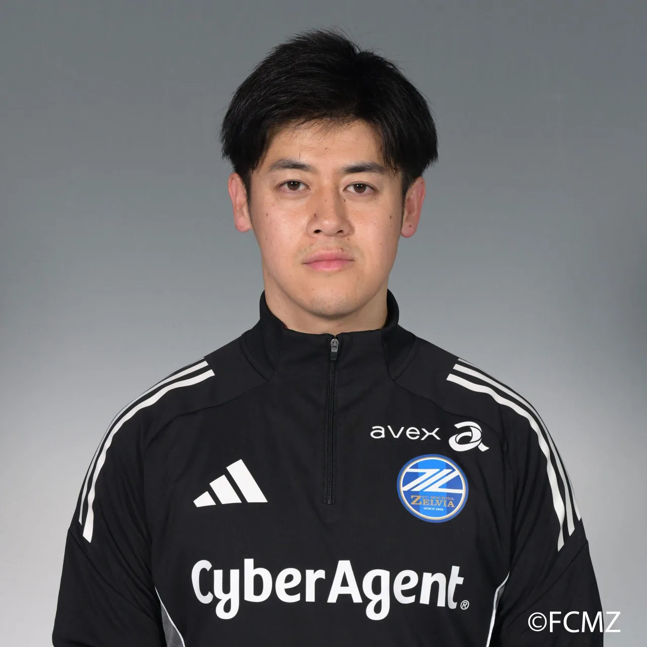 正面を向いている小澤 佑介さん