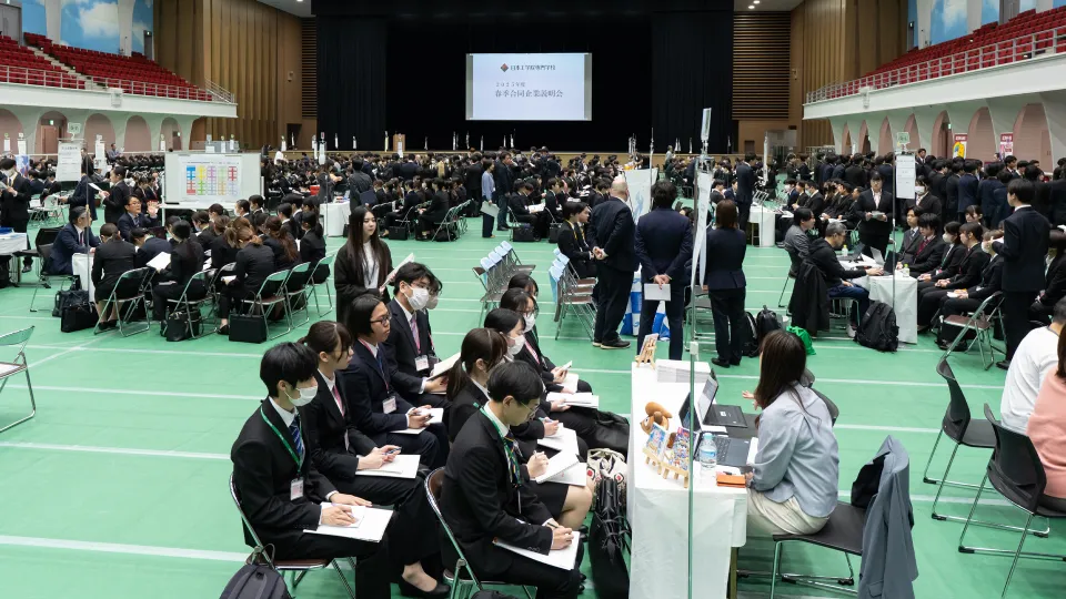 学内企業説明会の様子
