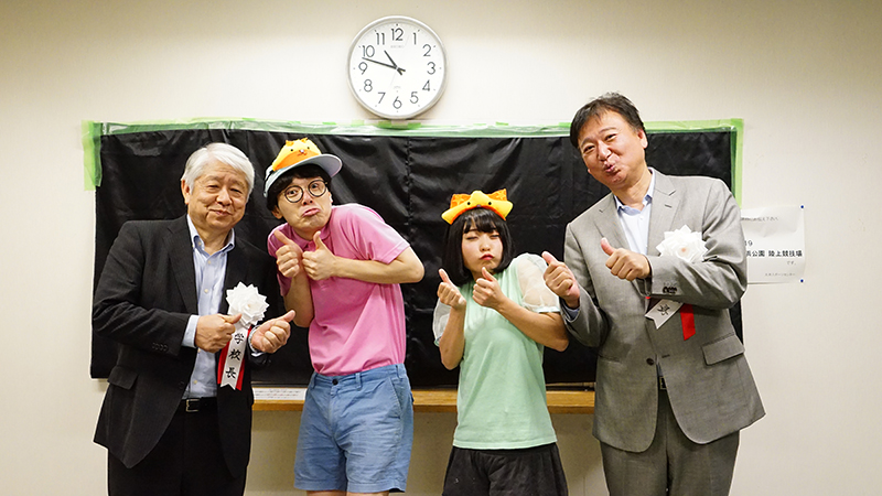 にゃんこスターと記念撮影