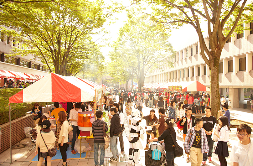 八王子キャンパスの学園祭「紅華祭」